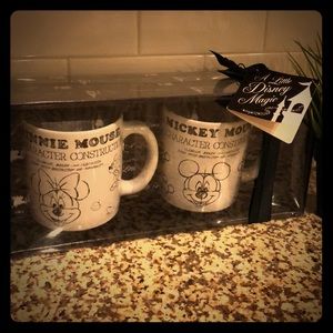 DISNEY PARKS AUTHENTIC MICKEY & MINNIE MOUSE CUP🏰